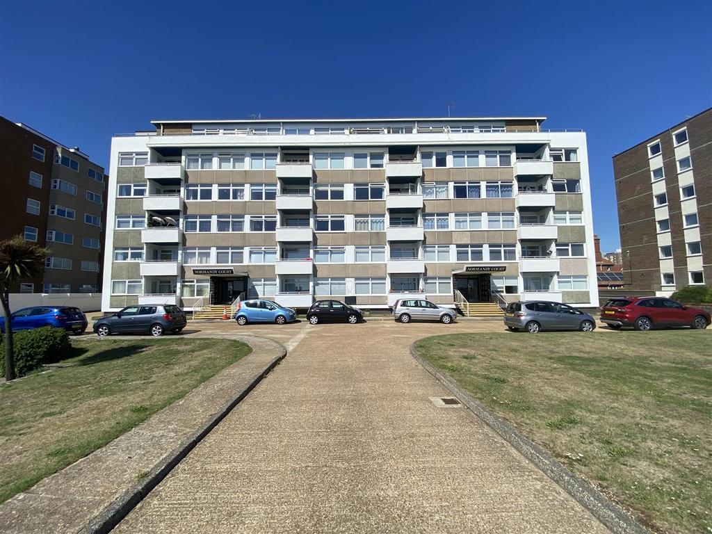 West Parade, Worthing 2 bed flat for sale £325,000