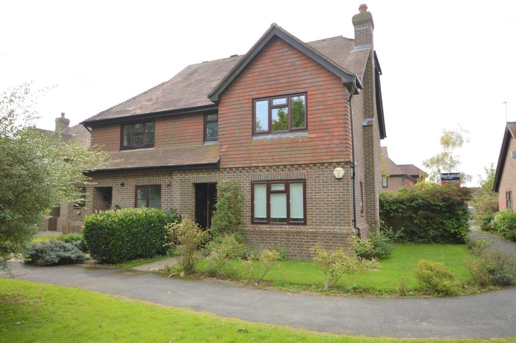 Court Meadow, Rotherfield 3 bed house £1,550 pcm (£358 pw)