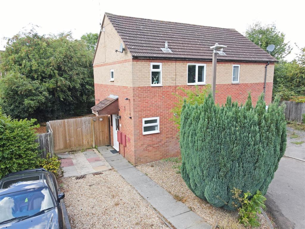 Richborough, Bancroft, Milton Keynes 2 bed semidetached house £112,000