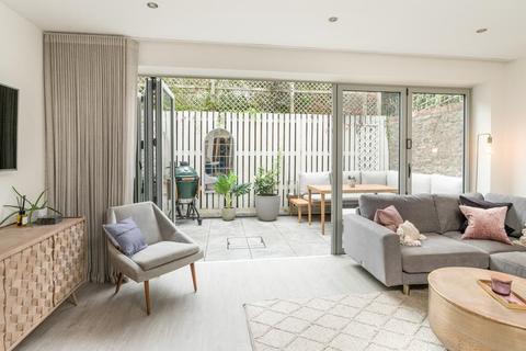 17 Vyvyan Road, Bristol, BS8 3AD