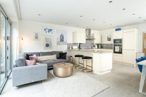 17 Vyvyan Road, Bristol, BS8 3AD
