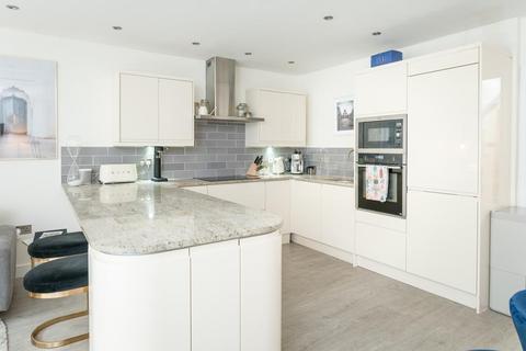 17 Vyvyan Road, Bristol, BS8 3AD