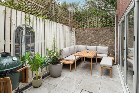 17 Vyvyan Road, Bristol, BS8 3AD