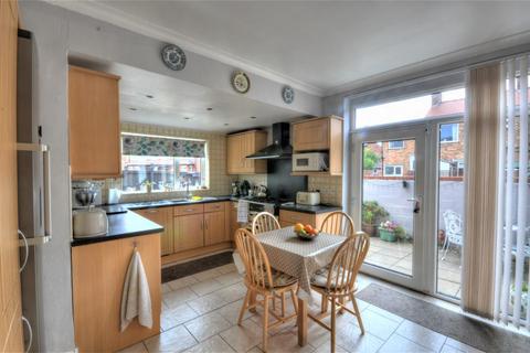 4 bedroom semi-detached house for sale - Station Road, Filey