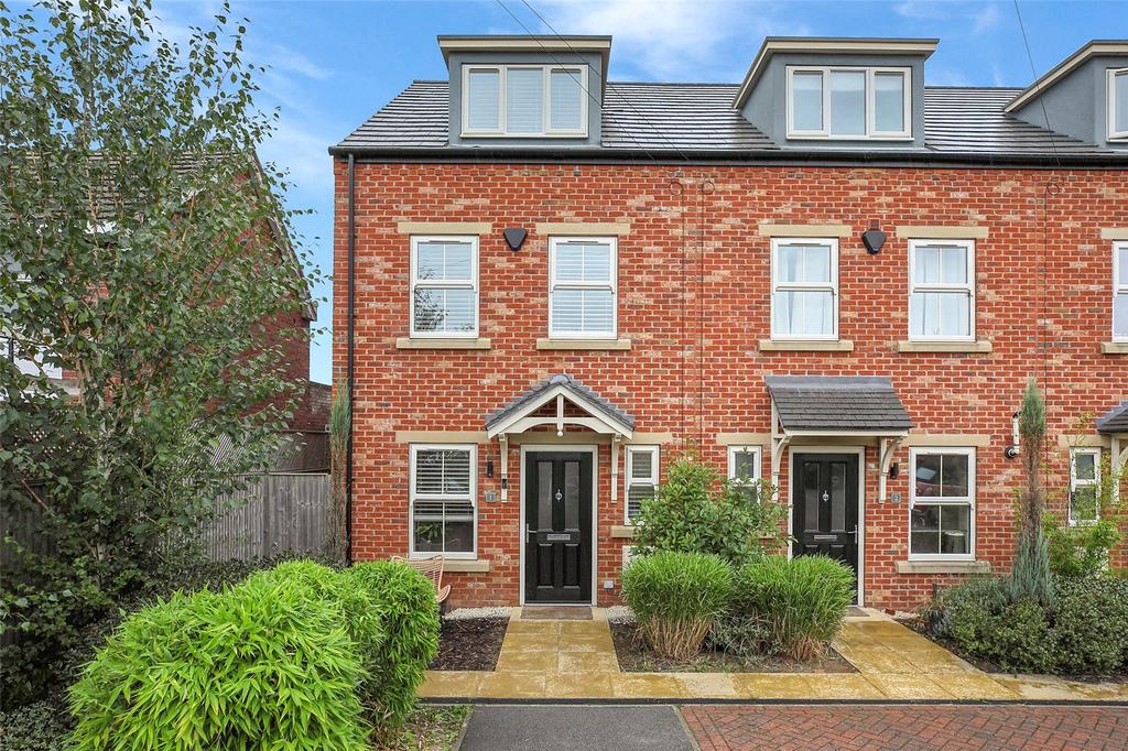 Weavers Close, Crofton, Wakefield, WF4 3 bed house £235,000