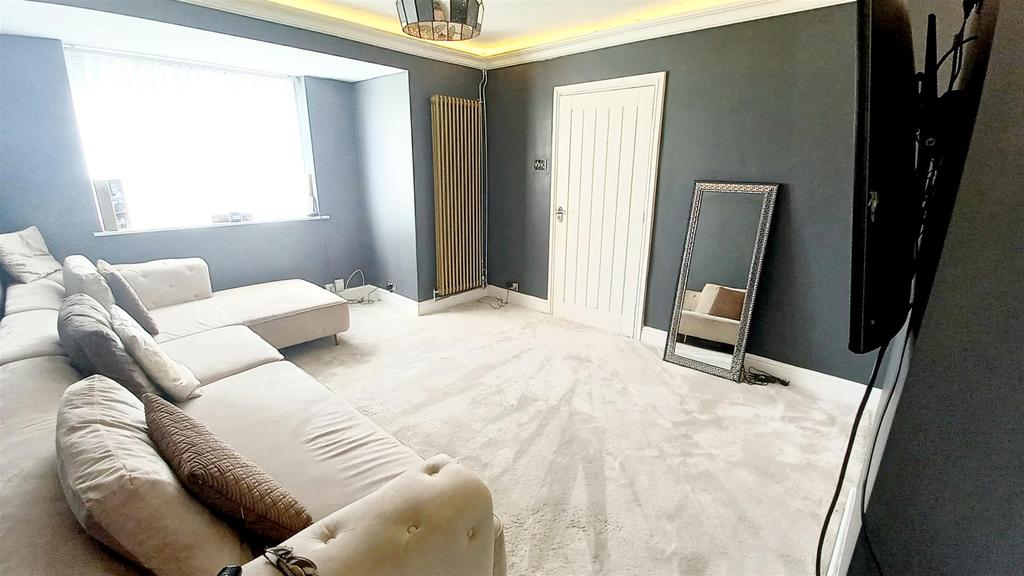 Outmore Road, Sheldon, Birmingham 3 bed end of terrace house £260,000