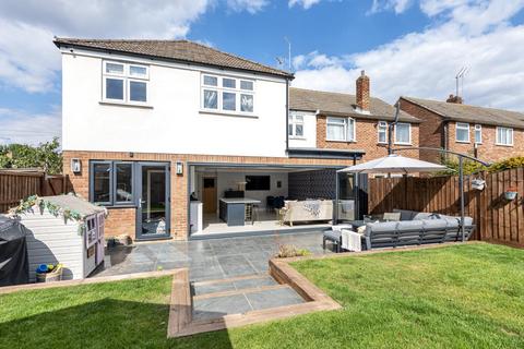 74 Queenswood Avenue, Hutton, Brentwood, CM13 1HX