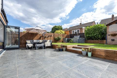 74 Queenswood Avenue, Hutton, Brentwood, CM13 1HX