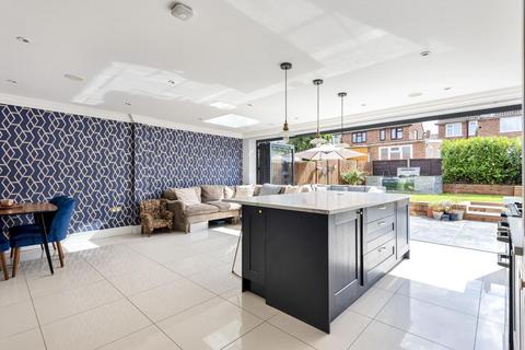 74 Queenswood Avenue, Hutton, Brentwood, CM13 1HX