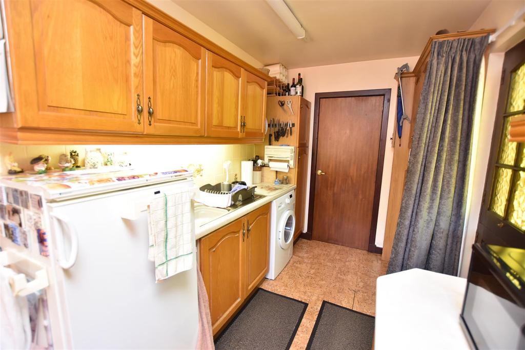 Kitchen 3.JPG