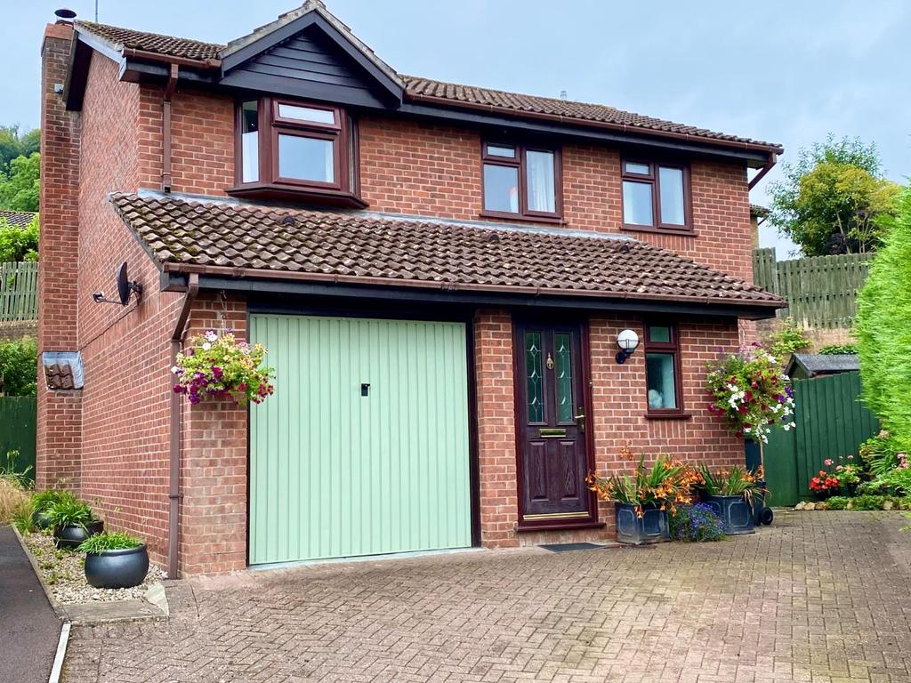Lambsdowne, Dursley 3 bed detached house £395,000