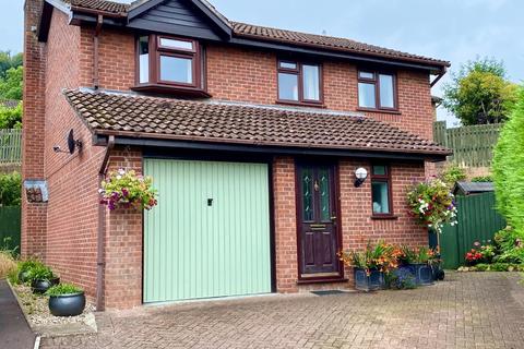 61 Lambsdowne, Dursley, GL11 6PX