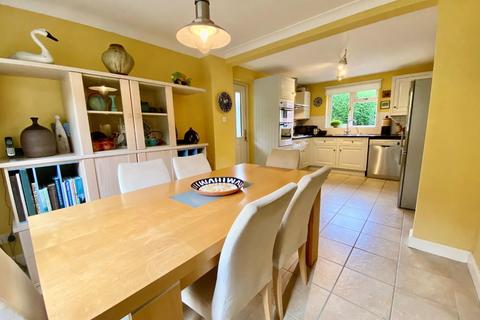 61 Lambsdowne, Dursley, GL11 6PX