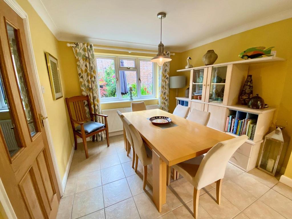 Dining room.jpg