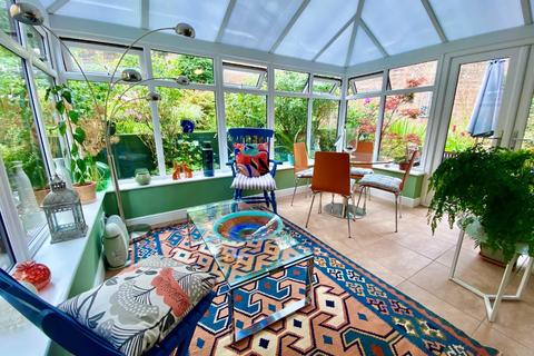61 Lambsdowne, Dursley, GL11 6PX