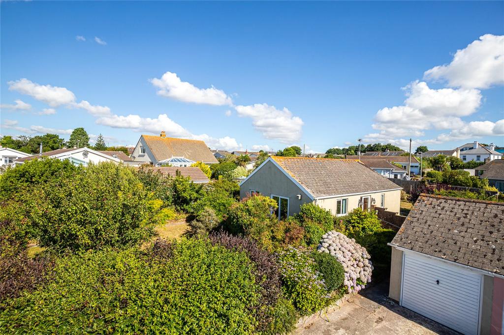 Gratton Close, Stoke Fleming, Dartmouth, Devon, TQ6 2 bed bungalow for