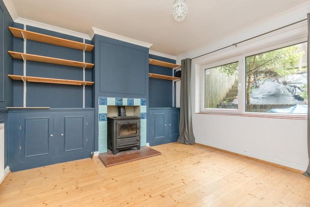Auckland Drive, Brighton 3 bed semidetached house £350,000