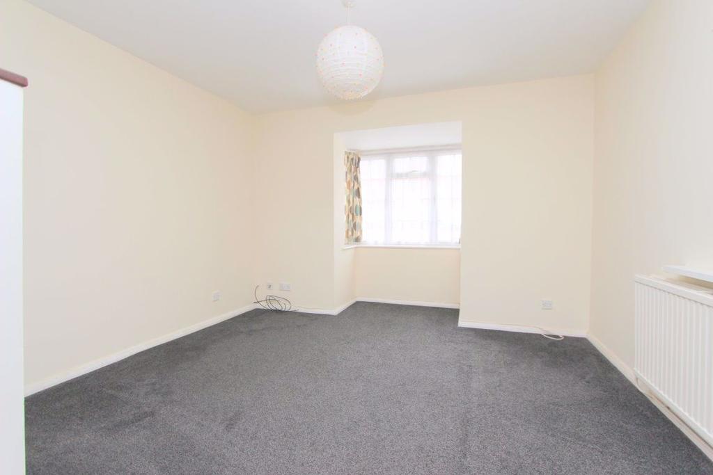 Fyne Drive, Linslade 2 bed house £895 pcm (£207 pw)