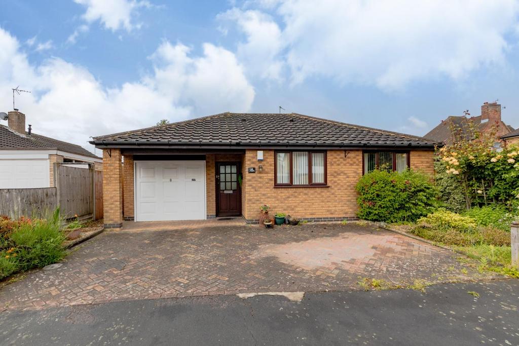 Glen Way, Oadby, Leicester 3 bed detached bungalow £330,000