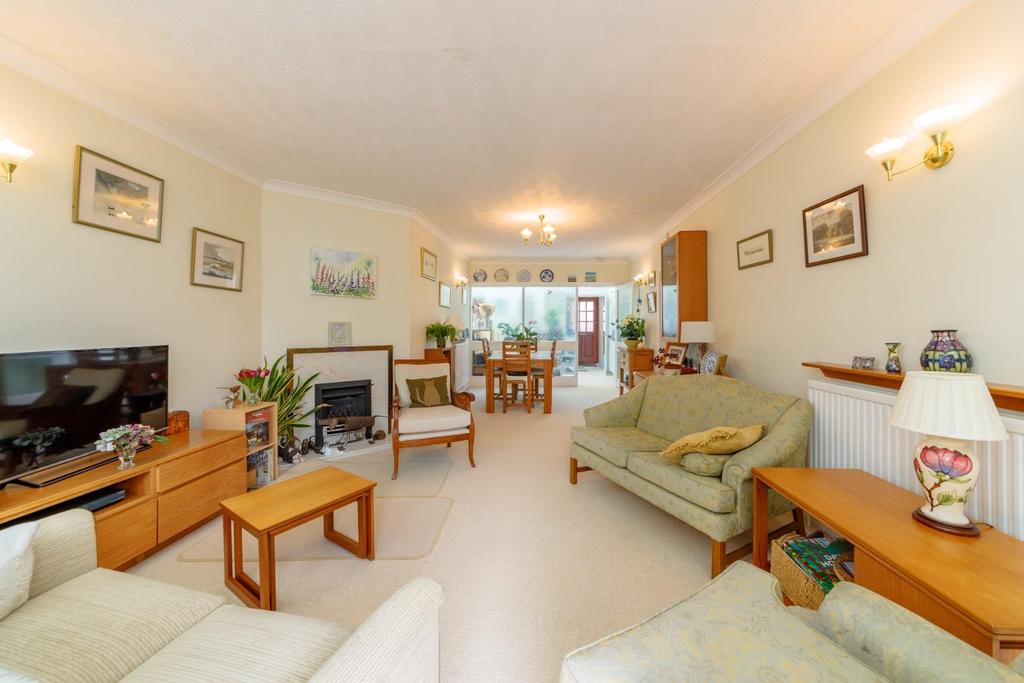 Glen Way, Oadby, Leicester 3 bed detached bungalow £330,000