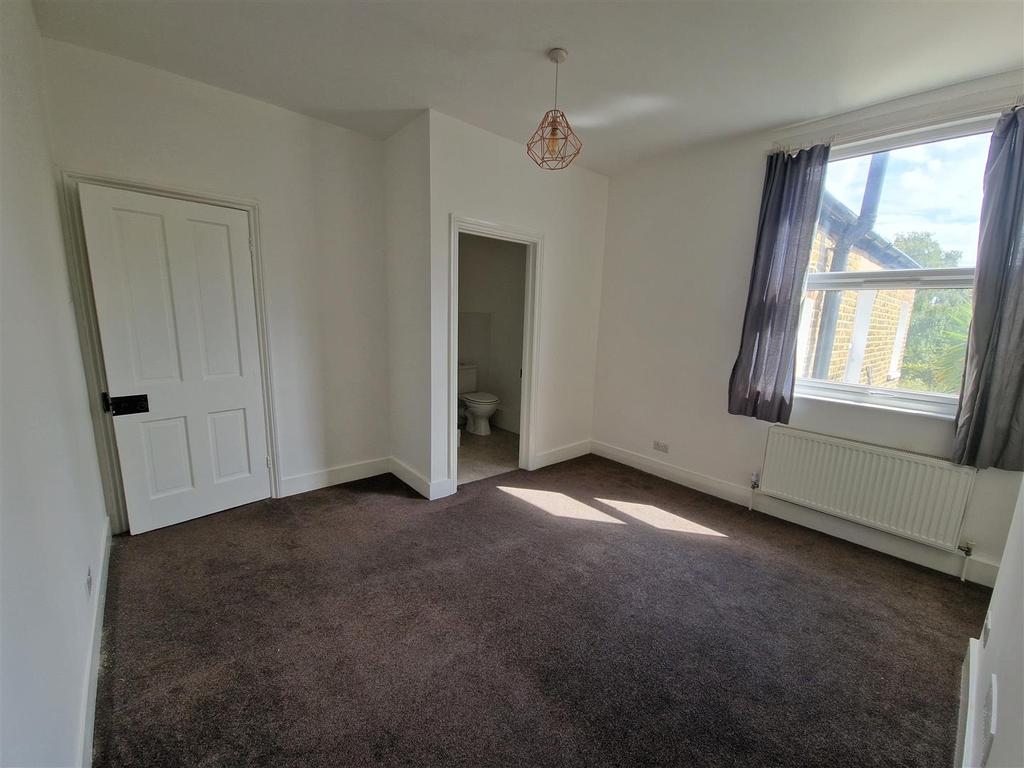 Bangalore Street, Putney 3 bed flat £1,950 pcm (£450 pw)
