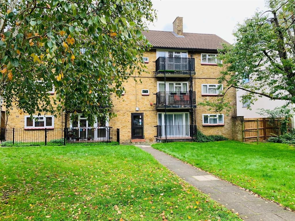 Longlands, Hemel Hempstead 2 bed flat £1,100 pcm (£254 pw)