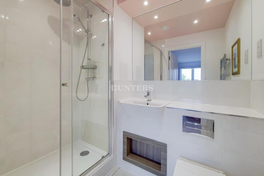 5 Main Ensuite-0.jpg