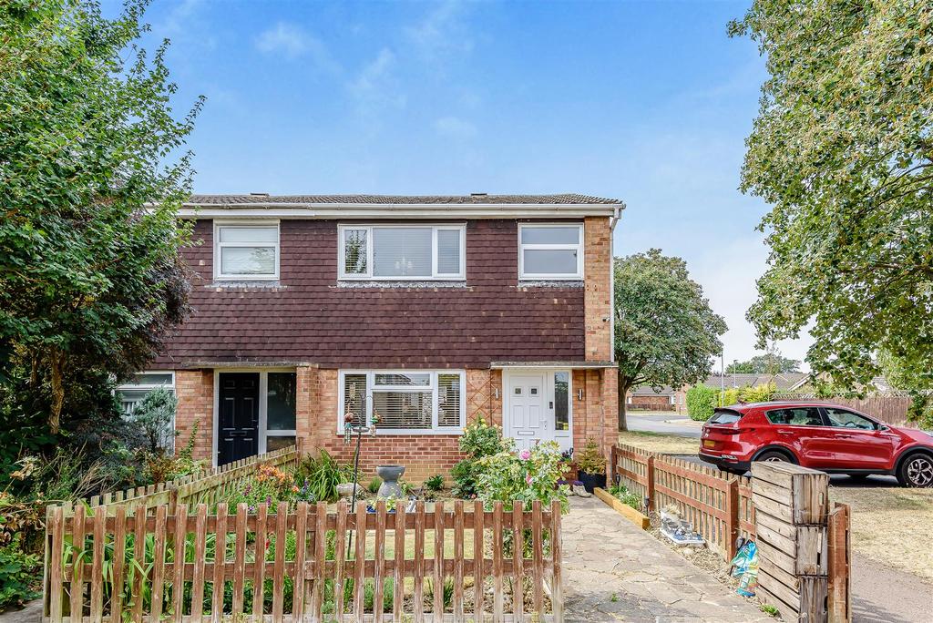 salcombe-close-bedford-3-bed-end-of-terrace-house-315-000