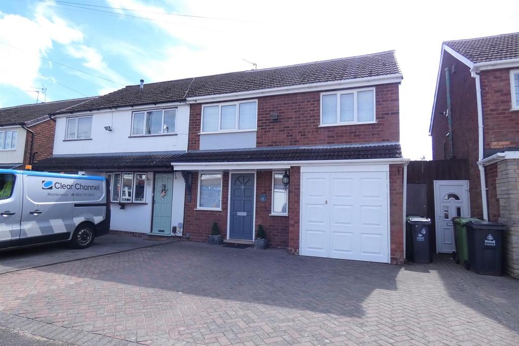 Kinross Crescent, Great Barr, Birmingham 3 bed semidetached house £