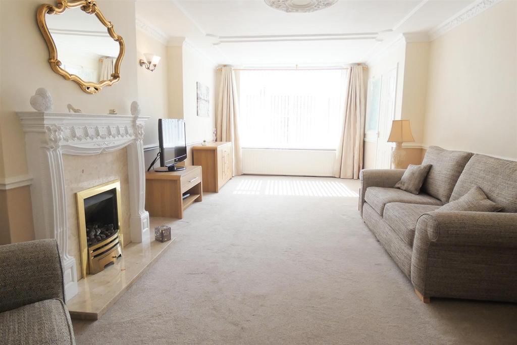 Kinross Crescent, Great Barr, Birmingham 3 bed semidetached house £