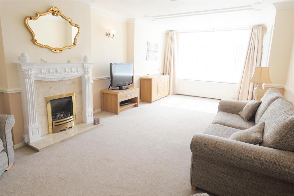 Kinross Crescent, Great Barr, Birmingham 3 bed semidetached house £