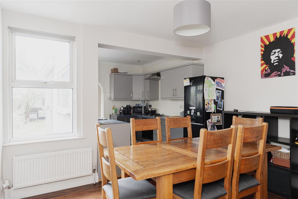 Horley Road, Redhill 3 bed house for sale £375,000