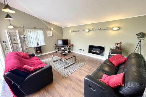 3 bedroom detached bungalow for sale - Edinburgh Drive, Spalding