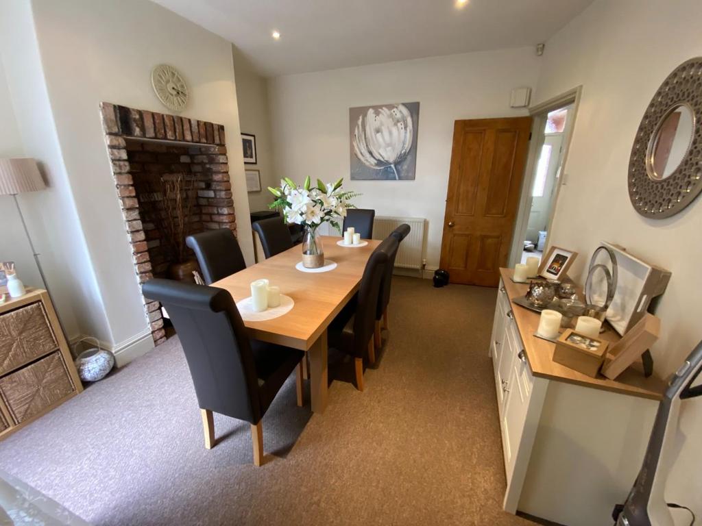 Ashfield Road, Altrincham 2 bed house £1,395 pcm (£322 pw)