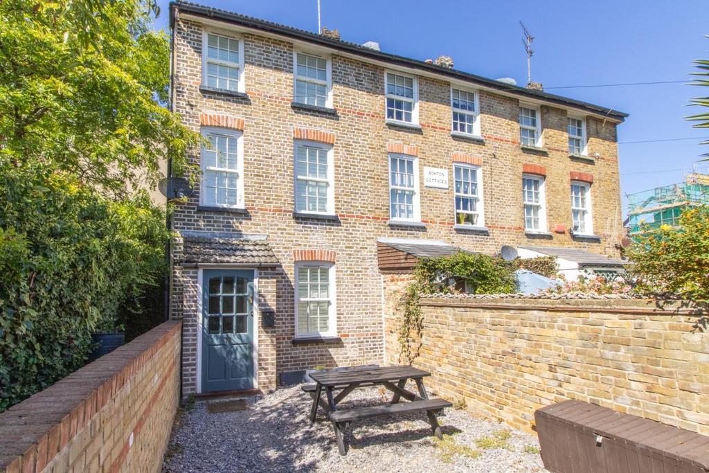 Tunis Row, Broadstairs 3 bed end of terrace house £575,000