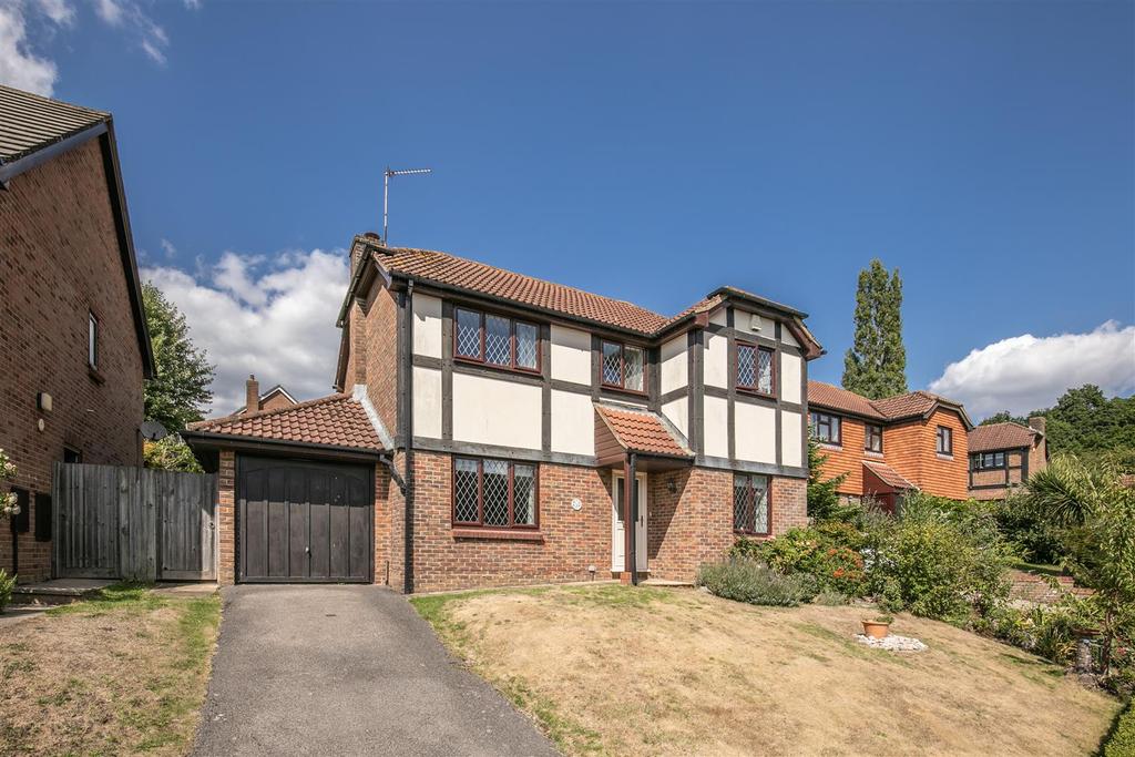 Britts Farm Road, Buxted 4 bed detached house £625,000