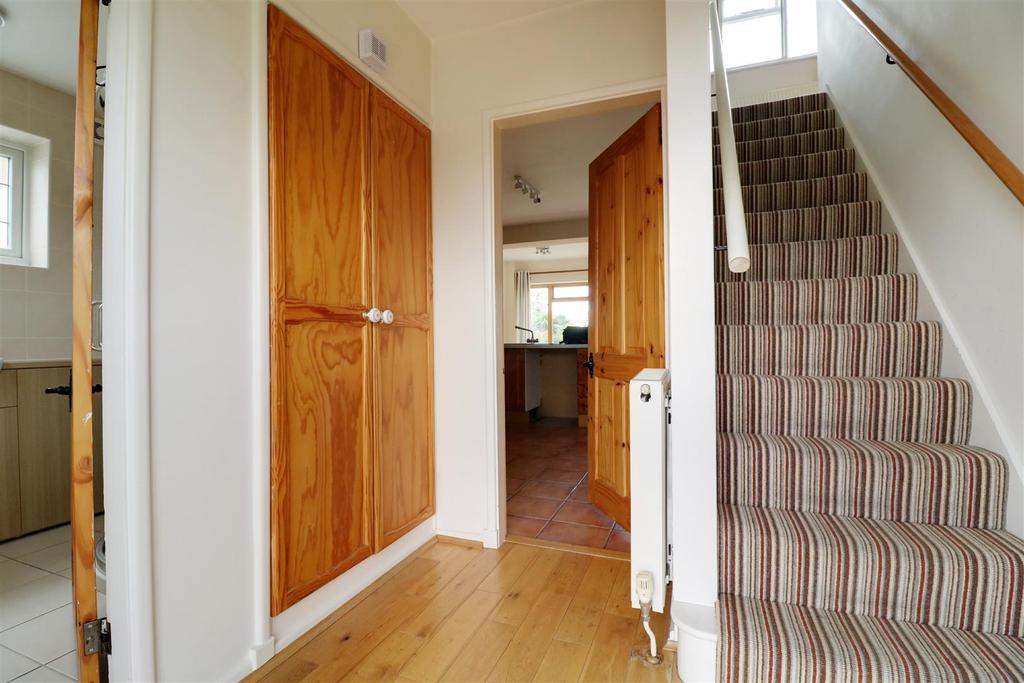 Lazy Hill Road, Aldridge, Walsall 3 bed detached house £1,100 pcm (£