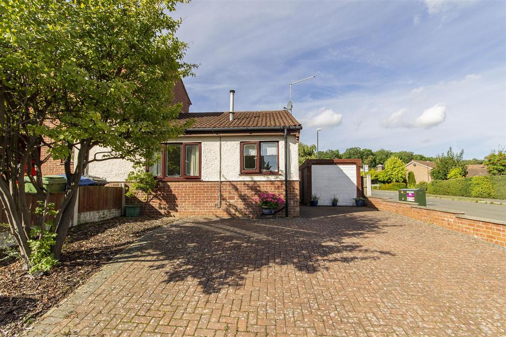 Firvale Road, Walton, Chesterfield 2 bed semidetached bungalow £180,000