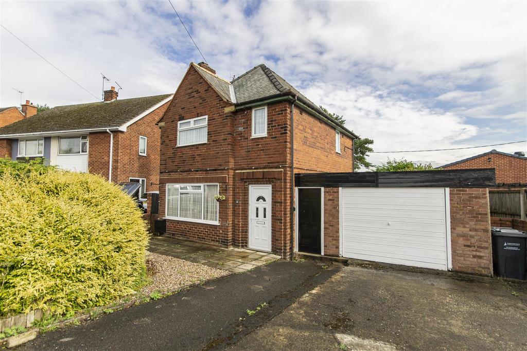 Station Road, Barrow Hill, Chesterfield 3 bed detached house £210,000