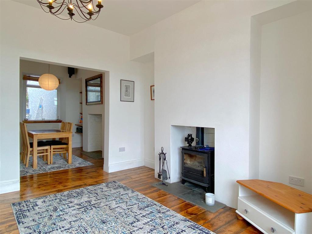 Penmaen Terrace, Swansea 3 bed terraced house £1,000 pcm (£231 pw)