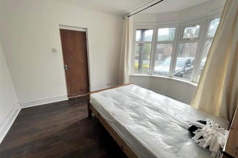 5 bedroom semi-detached house to rent, 165 Umberslade Road, Selly Oak, Birmingham