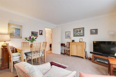 14 Village Park Close, Enfield, EN1 2SG