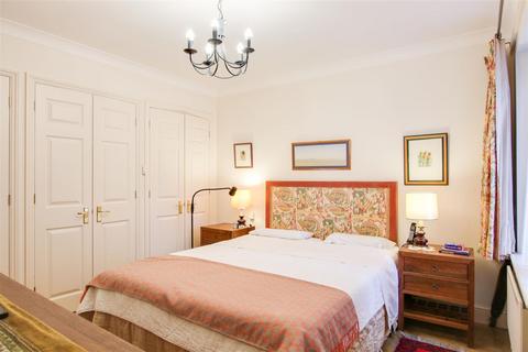 14 Village Park Close, Enfield, EN1 2SG