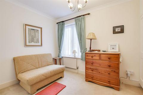 14 Village Park Close, Enfield, EN1 2SG