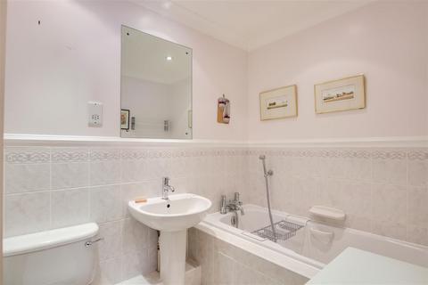14 Village Park Close, Enfield, EN1 2SG