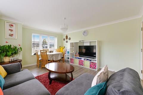 2 bedroom flat for sale - Preston Manor Road, Tadworth