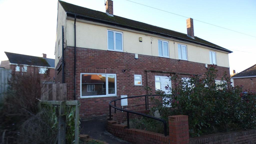 York Avenue, Consett 4 bed semidetached house £575 pcm (£133 pw)