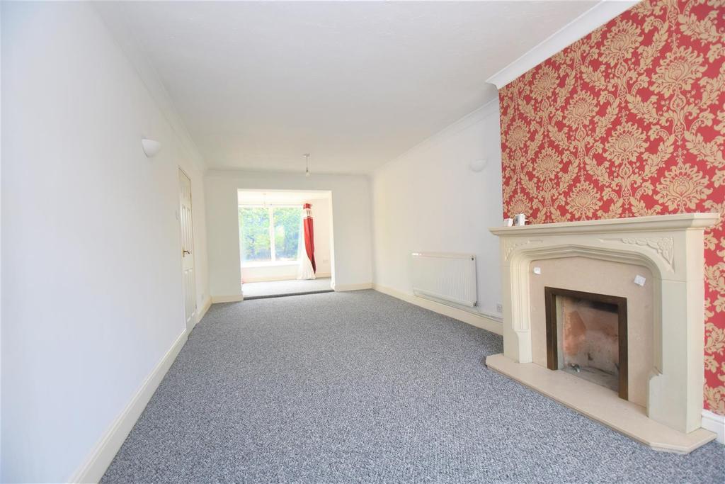 Banyard Way, Rochford 4 bed chalet £1,500 pcm (£346 pw)