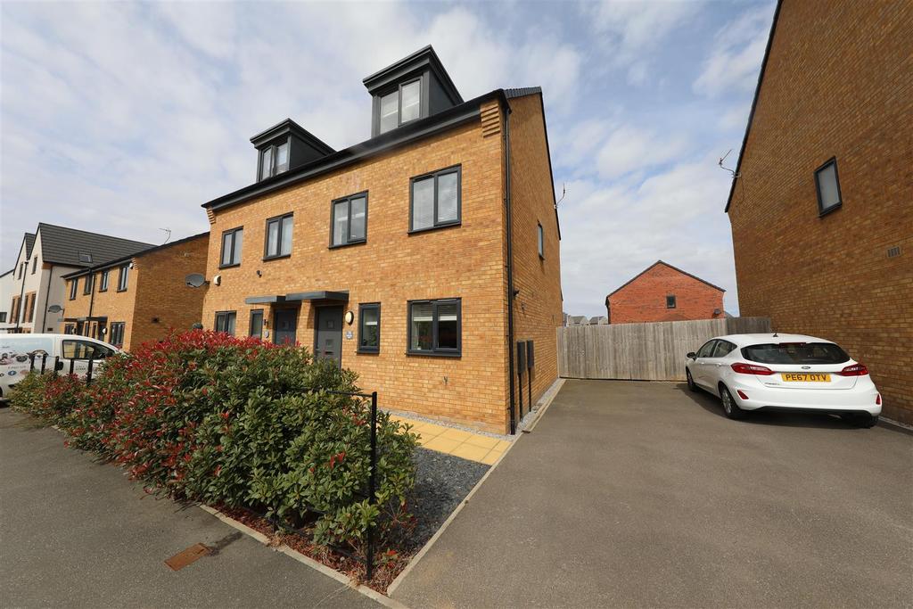 Pioneer Way, Kingswood, Hull 3 bed semidetached house £190,000