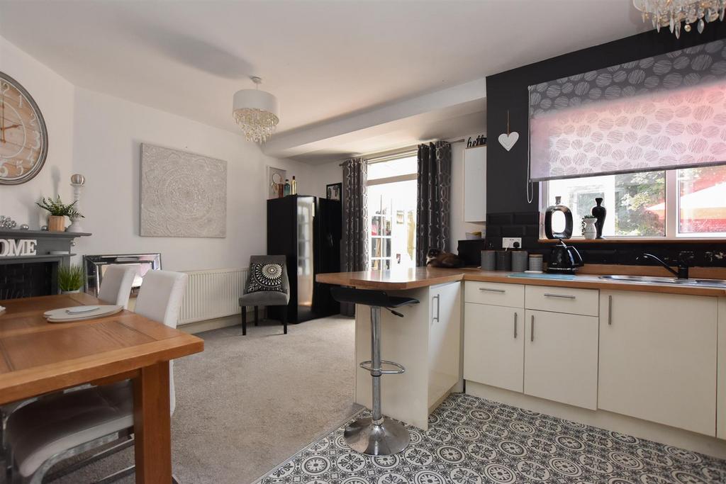Elphinstone Avenue, Hastings 3 bed end of terrace house £320,000